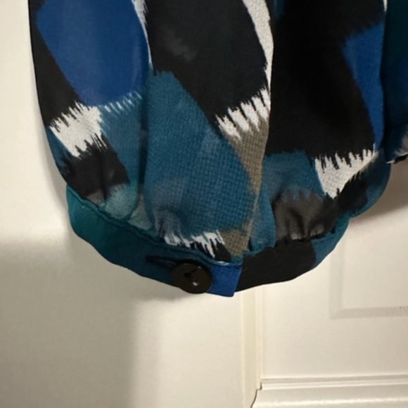 ana Sheer V Neck Top with small collar long sleeves Size XL Never worn - Picture 4 of 5